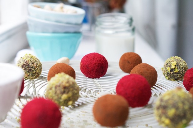 apricot-praline-truffles