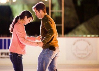 Go Ice Skating - Ice Skating Couple